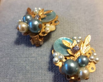 Something Blue! Vintage Blue Glass, Pearl & Metal Clip Earrings/Vintage Bridal Blue Earrings/Vintage Earrings/Bridal Earrings/Bridal Jewelry