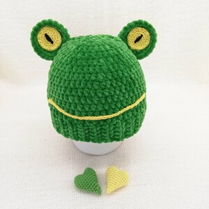 Gehaakt babymutsje, kikkermuts, groen, hoofdomtrek ongeveer 40 cm, super pluizig, perfect babycadeau!