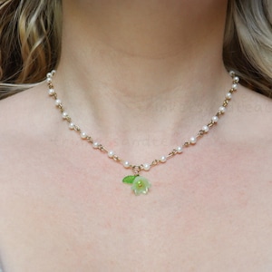 Dainty Floral Necklace | Cottagecore Jewelry, Beaded Necklaces, Beaded Jewelry, Flower Necklaces, Pearl Necklaces