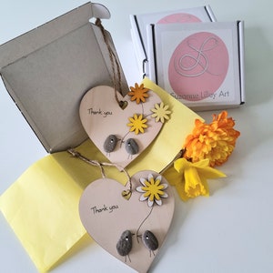 Merci - Décorations en forme de coeur en bois