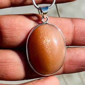 Handgemachter Pfirsich Mondstein Anhänger: Ovale Sterling Silber Halskette