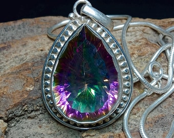Ciondolo in argento sterling con topazio mistico: pietra preziosa a forma di goccia, collana realizzata a mano