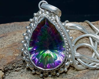 Ciondolo a goccia in argento sterling con topazio mistico: collana a forma di goccia realizzata a mano