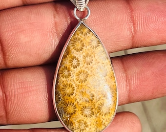 Handgemaakte druppelvormige hanger met fossiele koraal: 925 sterlingzilveren ketting