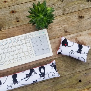 Handmade Cats Design Wrist Rest: Ergonomic Keyboard and Mouse Support