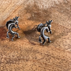 Srebrne kolczyki z puncą Dancing Kokopelli, srebro próby 925