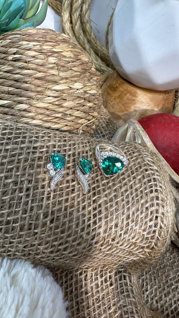 Triangle Blue-green center and Clear stone Ring an