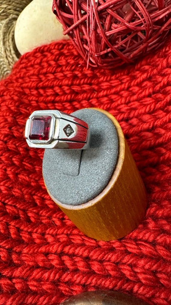 Large silver Ring - "Garnet or Ruby" Center - image 1