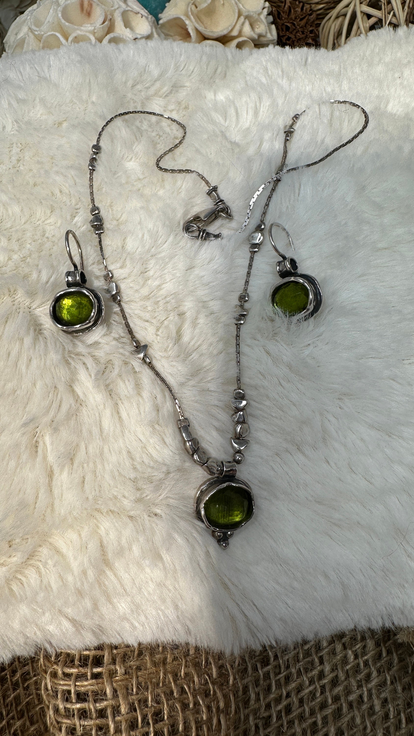 STUNNING Silpada Green Glass Silver Necklace pendant and