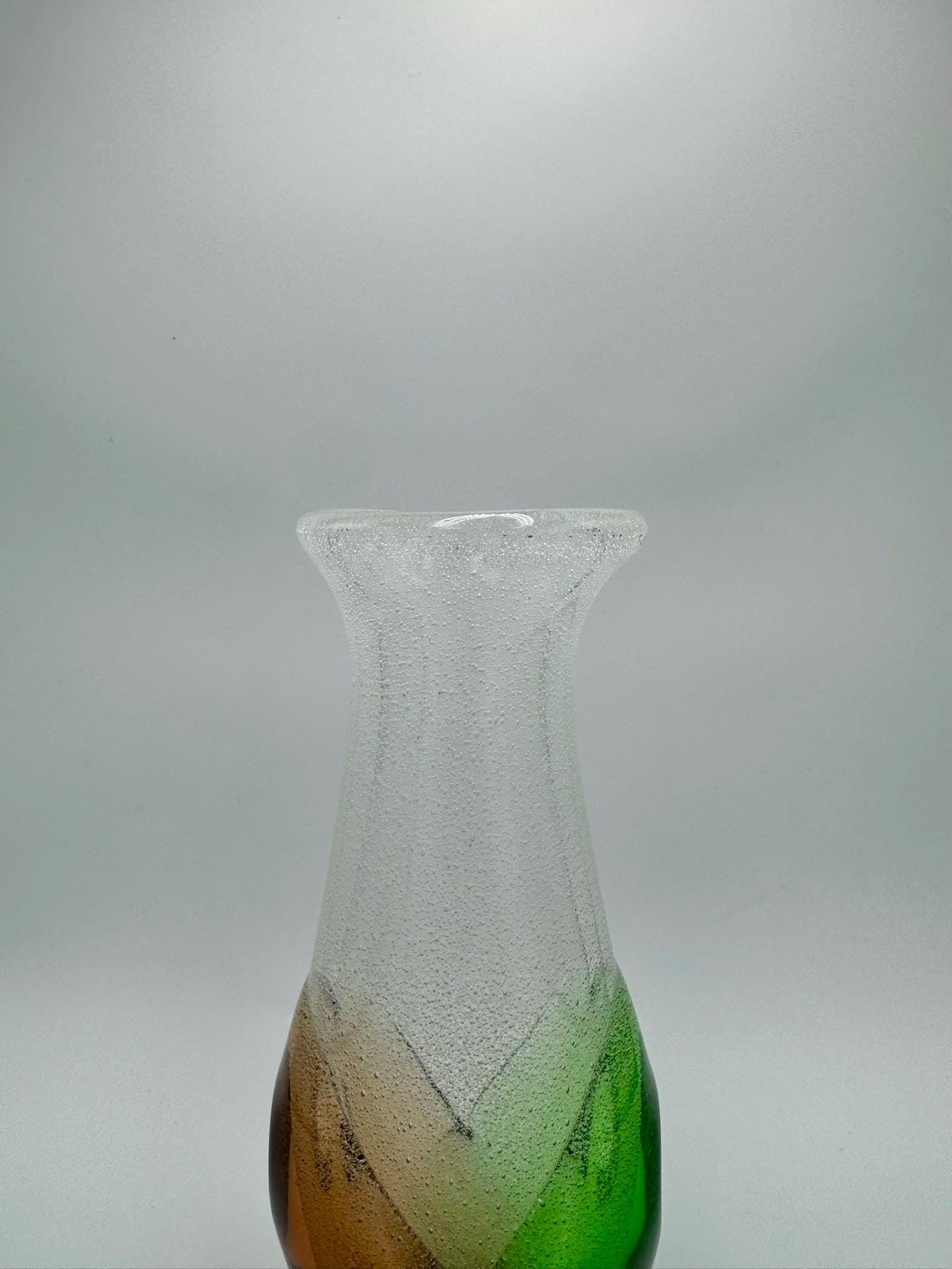 花瓶　スロバキア製 ガラスの花瓶、フランティシェク・シュピナル作、シュクルドロヴィツェ