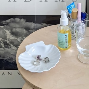 Vintage weißes Porzellan Muschelschale