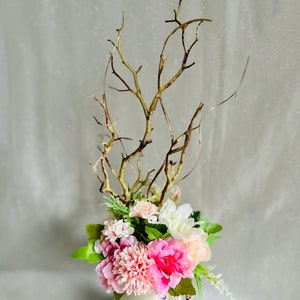 Gold and Ivory Pink flower centerpiece,Gold tree branch centerpiece, Quinceañera pink, Sweet 16, Wedding pink centerpieces, Gold vase decor