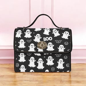 Black Ghost Print Purse, Halloween Shoulder Bag with Boo Design, Cute Spooky Handbag for October Style, Witchcore Bag, Trick or Treat Tote