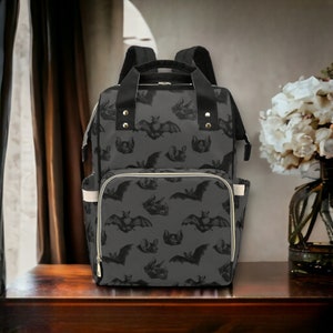 Baby vleermuis luier luiertas pastel Goth babytas Goth rugzak Goth portemonnee Goth babyspullen Gothic babyspullen Horror Griezelig kinderkamer schedel baby