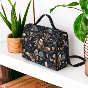Mystical Luna Moth Canvas Satchel bag, sac à main à bandoulière Cottagecore Forest Witch, sac à main gothique en cuir végétalien, cadeau bohème hippies