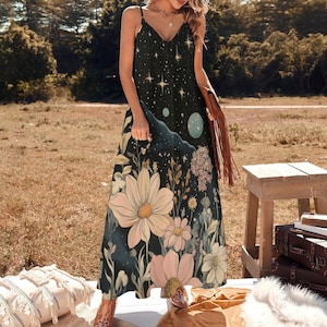 Kosmisches Blumengartenkleid, Galaxy-Print-Maxi-Sommerkleid, Himmlische Nacht-Blumen-Outfit, Sternen-Witchcore-Boho-Kleid, Mond- und Gänseblümchen-Design