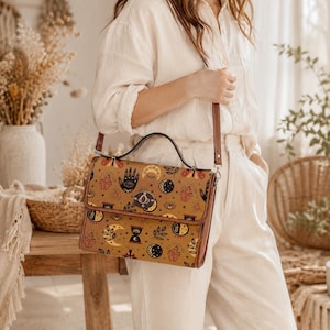 Bolso con símbolos místicos, bolso bohemio de bruja con estampado de palma, bolso bandolera celestial, billetera gótica vintage