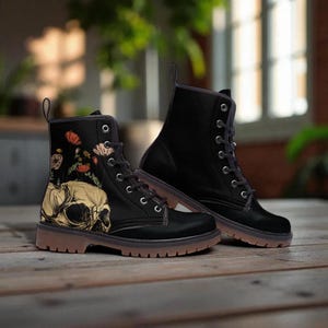 Botas de combate com caveira floral, calçados com rosas ocultas, estilo alternativo de bruxaria