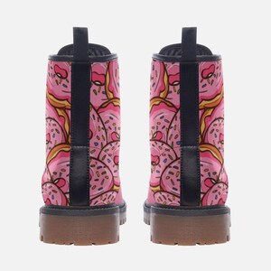Roze donutgevechtslaarzen, pastelkleurige bakkerijprint veterschoenen, kawaii-statementschoenen afbeelding 15