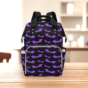 Gothic Lila Fledermäuse Windeltasche | Windelrucksack | Gothic Windeltasche | Windeltasche mit Fledermäusen und Mond | Witchy Windeltasche | Horror Ästhetik Tasche