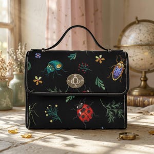 Bolso bandolera con estampado de escarabajo, Naturecore Soft Goth Purse