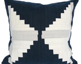 Modernes geometrisches quadratisches gestepptes Patchwork-Leinenkissen