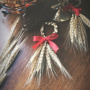 Corn dolly, traditional charm for prosperity, fertility, love and protection, harvest alter decoration, Lughnasadh, Lammas, Mabon, Samhain