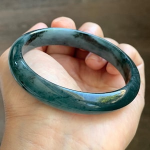 Certificado Natural Grado A Guatemalteco Helado Translúcido Verde Azulado Oscuro Jade Jadeíta Brazalete Ancho 59.5 mm 7.36” 41g 天然冰危深蓝飘花翡翠正圈宽版手镯 504