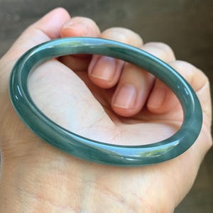 Certificado Natural Grado A Guatemalteco Helado Translúcido Oscuro Polvoriento Verde Azulado Jade Jadeíta Brazalete Brazalete 56.7 mm 7" 24g 天然冰危深蓝绿翡翠圆条手镯 517