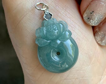天然グレード A 氷のような高半透明白翡翠ジェダイト蓮の花ピン