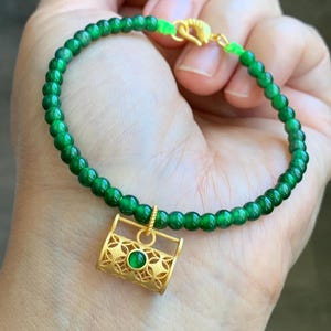 Natural Grade A Guatemalan Icy Vibrant Green Jadeite Petite Beads Gold Lock Charm Beaded Bracelet 6.75” Sterling Silver 天然冰危绿翡翠小珠金锁手串 KWS180