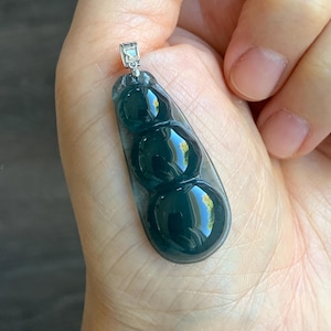 Large Natural Guatemalan Icy Translucent Dark Teal Blue Jadeite Large Peapod Pendant 18K White Gold 5g 天然冰危深蓝翡翠福豆镶嵌吊坠 SLD67A