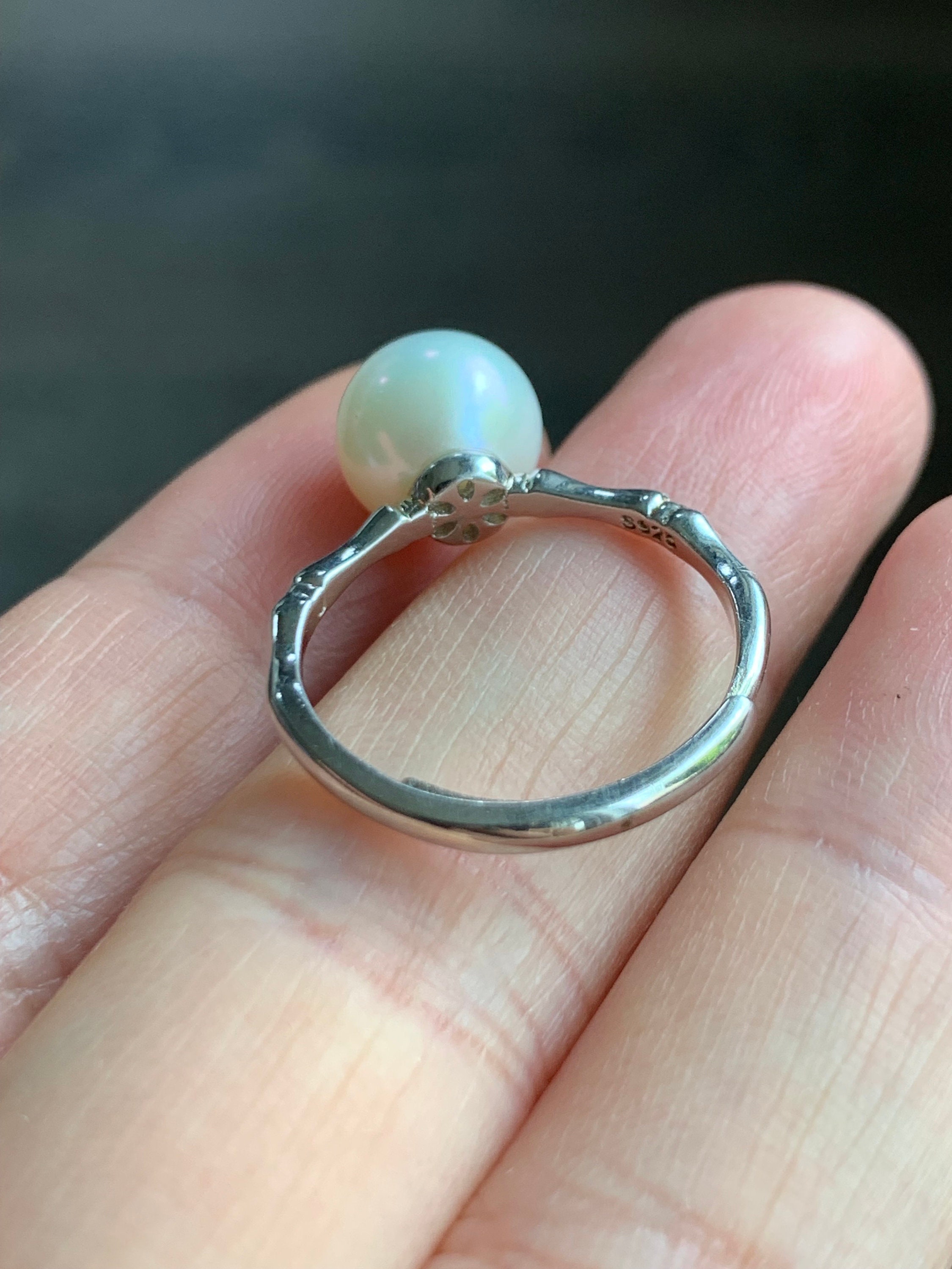 Natural Genuine Freshwater White Round Pearl Solitaire Ring Natural Genuine Freshwater White Round Pearl Solitaire Ring