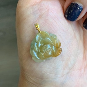 Petite Natural Grade A Icy Translucent Yellow Marbled Jade Jadeite Carved Lotus Flower Pendant 18K Yellow Gold 天然冰黄翡翠小莲花镶嵌吊坠 MPH239