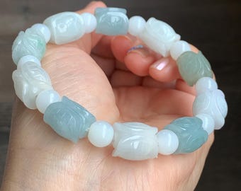 Bracelet de perles à breloques en forme de carapace de tortue sculptée en jade multicolore multicolore translucide de qualité naturelle 8 po. 46 g extensible 天然冰多宝色翡翠富甲玛瑙手串 FJD336