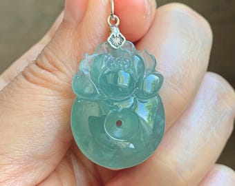 天然グレード A 氷のような高半透明白翡翠ジェダイト蓮の花ピン