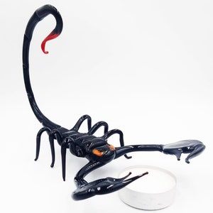 Sculpture de scorpion en verre faite à la main - Figurine de scorpion en verre fabriquée à la main, décoration d'intérieur unique, pièce maîtresse, statue de scorpion
