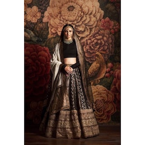 Black And Gold Banarasi Brocade Silk Bridal Lehenga Blouse Set With White Chikankari Heavy Dupatta | Wedding day outfits | Reception outfit