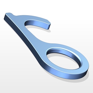 Könnte beinhalten: Ein hellblauer Türöffner aus Metall mit einem Schlaufengriff und einem kleinen Haken am Ende. Der Türöffner ist so konzipiert, dass Menschen Oberflächen im öffentlichen Raum nicht berühren müssen.