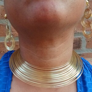 Abstract Wire Collar Necklace Set with matching clip on earrings New gold