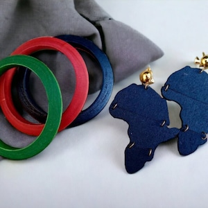 Red black and green  Wooden Africa Clip On Earrings and bracelet set