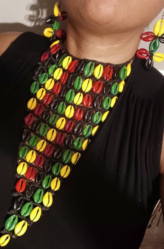 Extra Large Queens Collar handpainted Cowrie Shel… - image 2