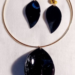 Extra Large Acrylic Leaf Clip On Dangle Earrings and Necklace set Black