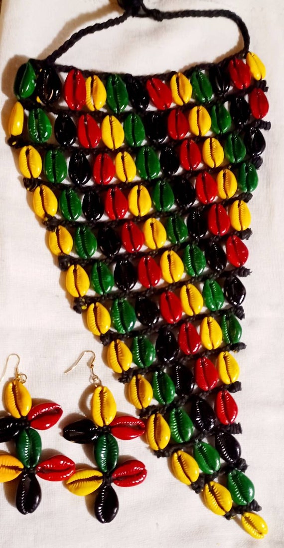 Extra Large Queens Collar handpainted Cowrie Shel… - image 3