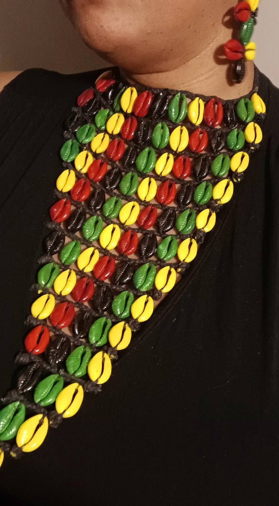 Extra Large Queens Collar handpainted Cowrie Shel… - image 6