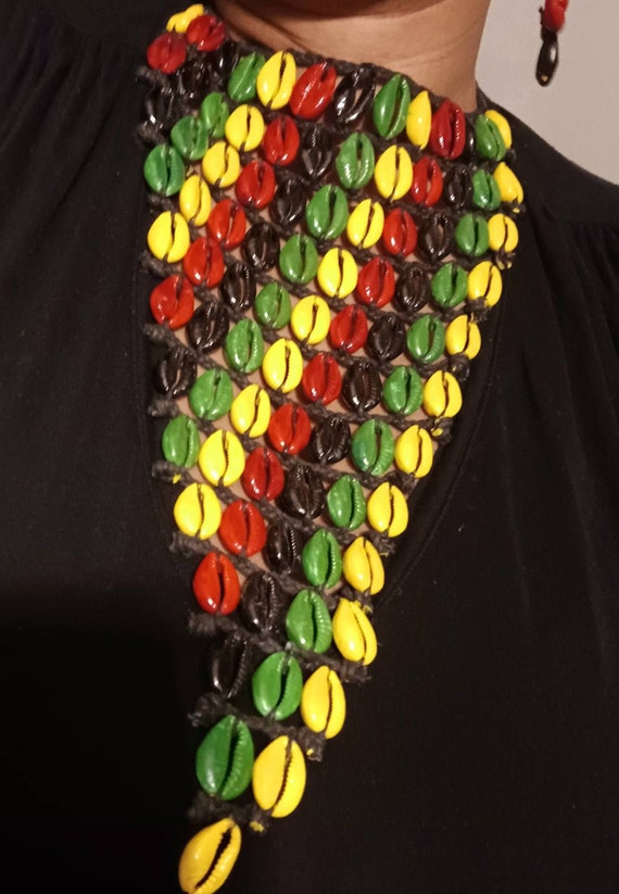 Extra Large Queens Collar handpainted Cowrie Shel… - image 5