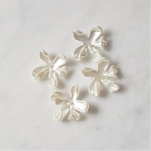 20 x Pearl Flowers Beads, 5 Petals Ivory Flower Bead Caps, Tiaras, Hair Comb Embellishments, DIY Jewellery Supplies