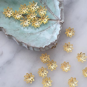 20x Gold Flower Bead Caps, 8 Petals Filigree Flower Bead Caps, Flower Embellishments, Headpieces Making, Jewellery Supplies