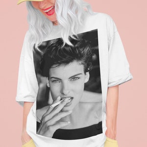 Fashion Icon T-shirt, Linda Evangelista T-shirt, 90s Shirt, Retro Tee, 90s Supermodel T-shirt , Vintage Print Shirt, 90s Model Print