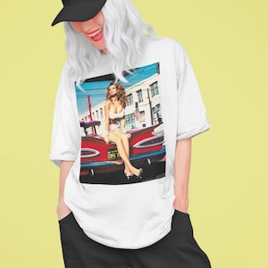 Vintage Claudia Schiffer-T-shirt | T-shirt met Supermodel-retroprint uit de jaren 90 | Grafisch shirt met mode-icoon | Uniseks T-shirt in beroemdheidsstijl | Uniseks shirt